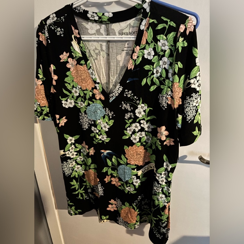 Torrid Black Multicolor Floral V-Neck Top